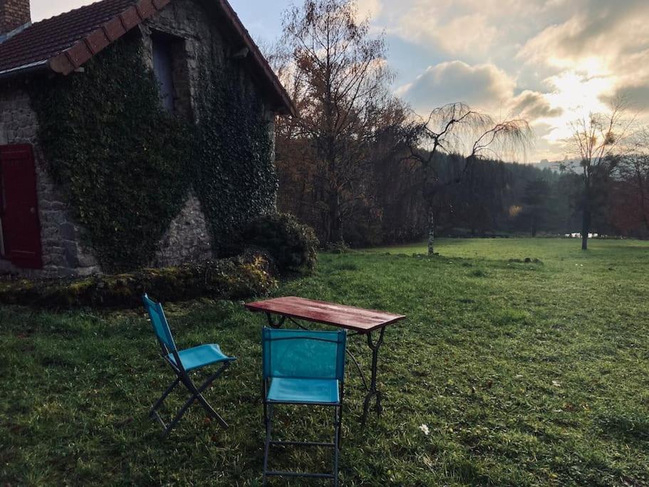 Maison Du Petit Poete Quarre-les-Tombes Bagian luar foto