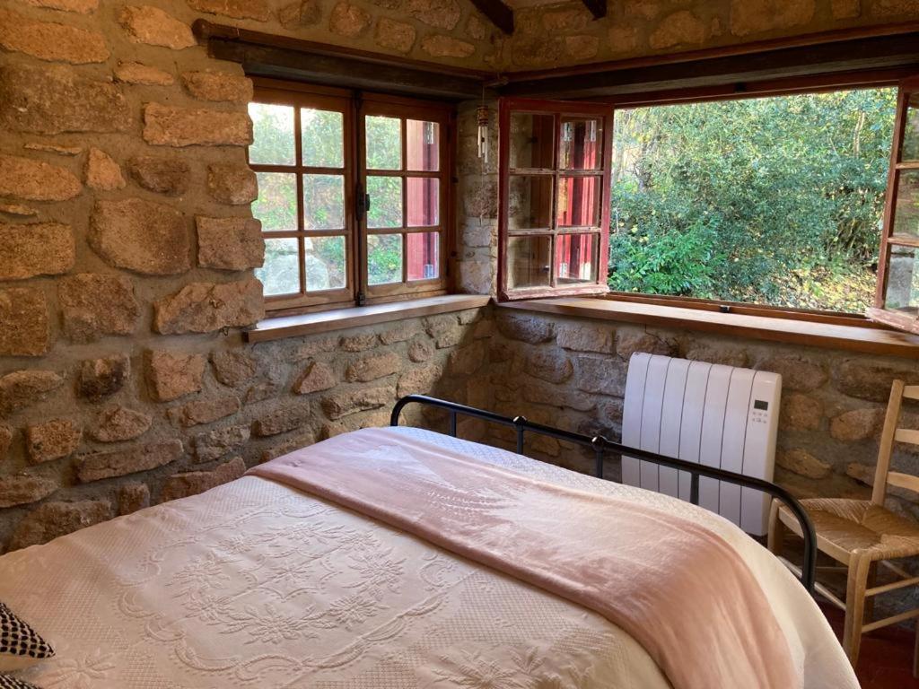 Maison Du Petit Poete Quarre-les-Tombes Bagian luar foto